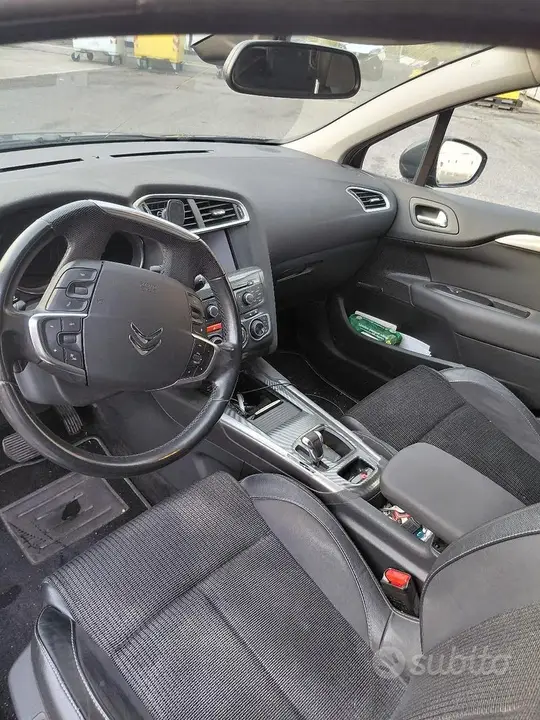 Citroen C4 2012 photo 4