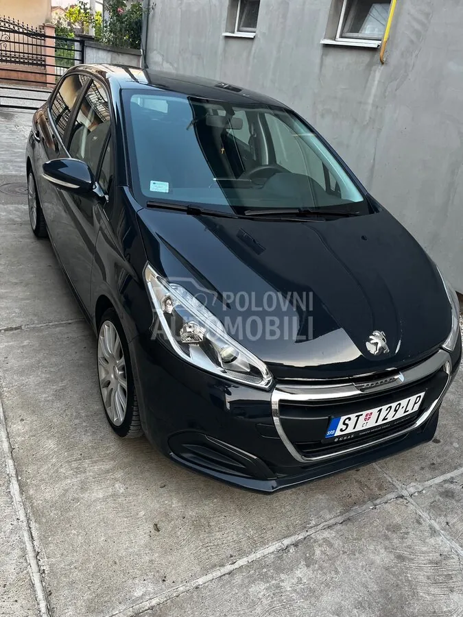 Peugeot 208 2018 photo 3