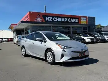 Toyota Prius 2017 photo 2