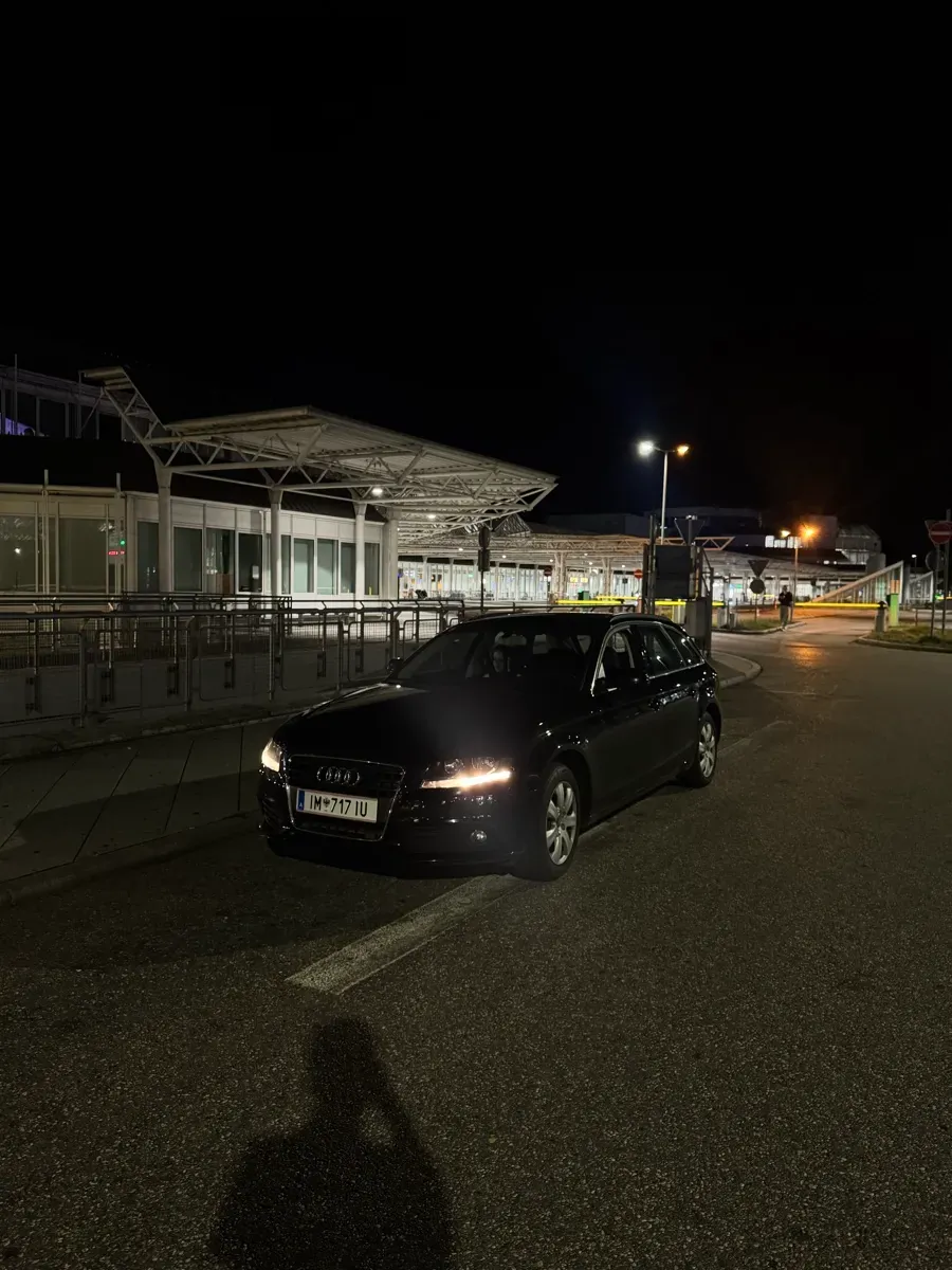 Audi A4 2010 photo 2