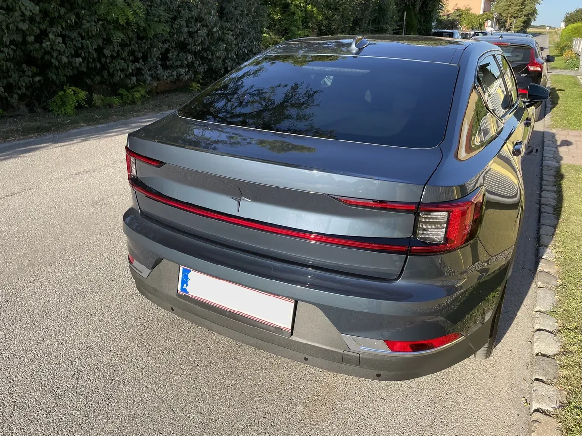 Polestar 2 2021 photo 2