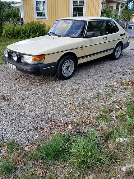 Saab 900