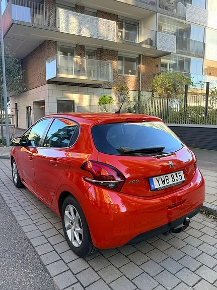 Peugeot 208 2018 photo 3