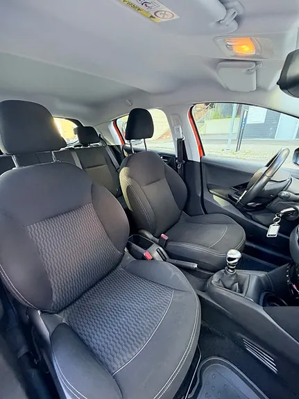 Peugeot 208 2018 photo 5