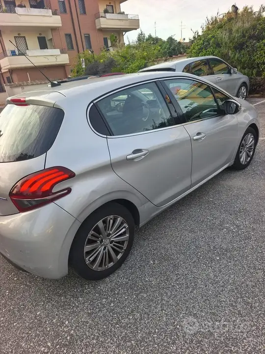 Peugeot 208 2017 photo 2