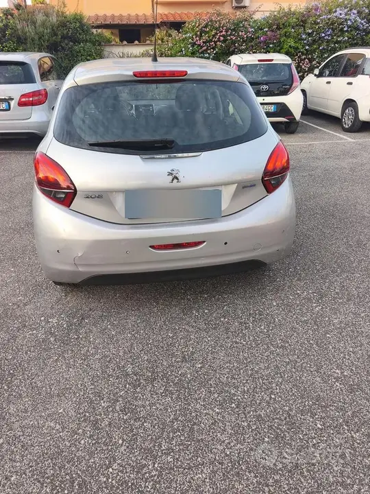 Peugeot 208 2017 photo 3