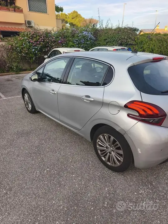 Peugeot 208 2017 photo 4