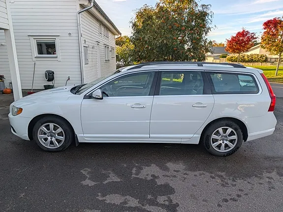 Volvo V70 2011 photo 2