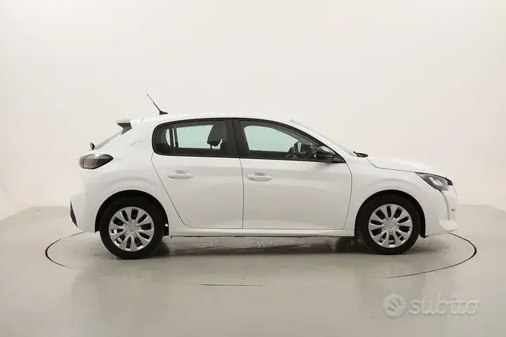 Peugeot 208 2023 photo 3