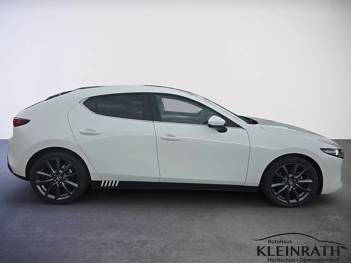 Mazda Mazda3 2019 photo 3