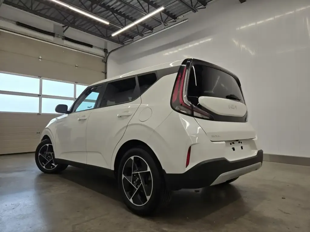 Kia Soul 2023 photo 2