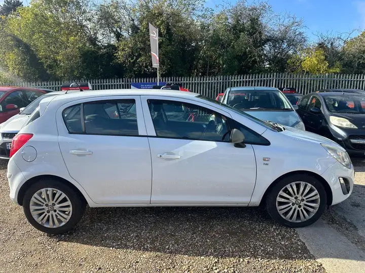 Vauxhall Corsa 2011 photo 3