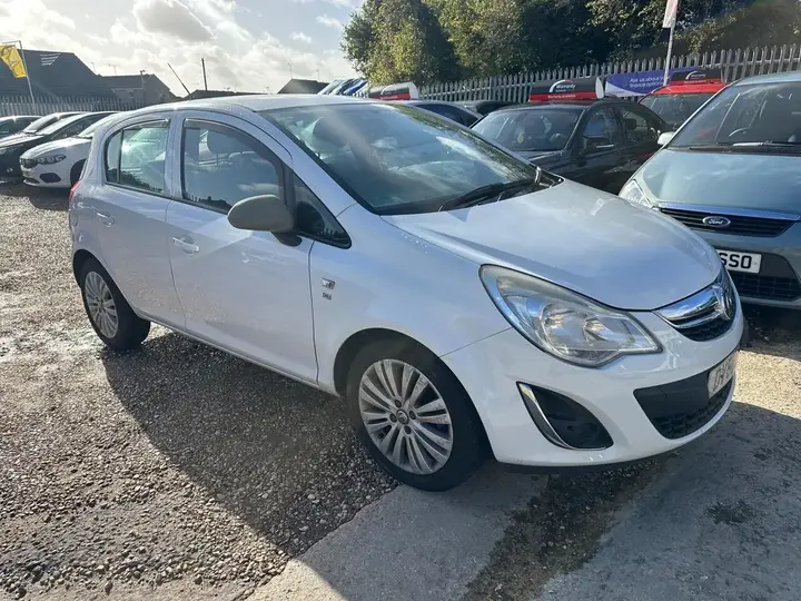 Vauxhall Corsa 2011 photo 2