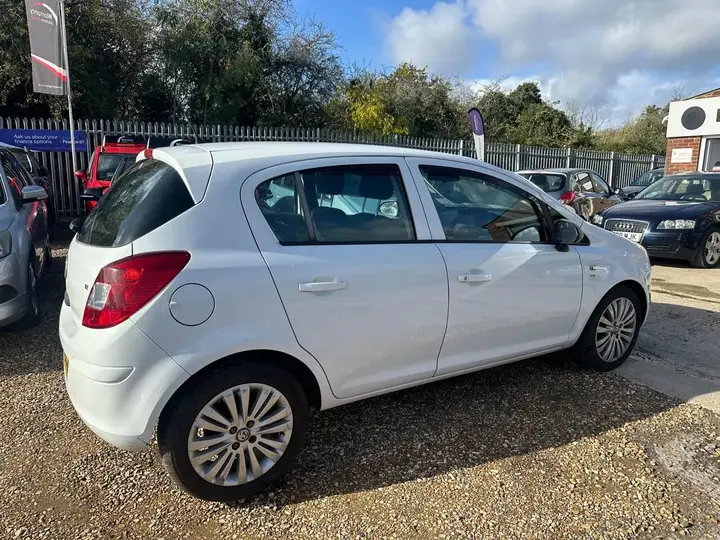 Vauxhall Corsa 2011 photo 4