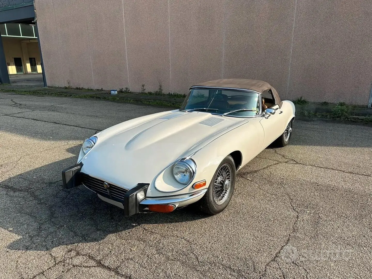 Jaguar E-Type 1970 photo 4