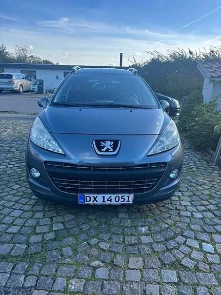 Peugeot 207 2011 photo 2