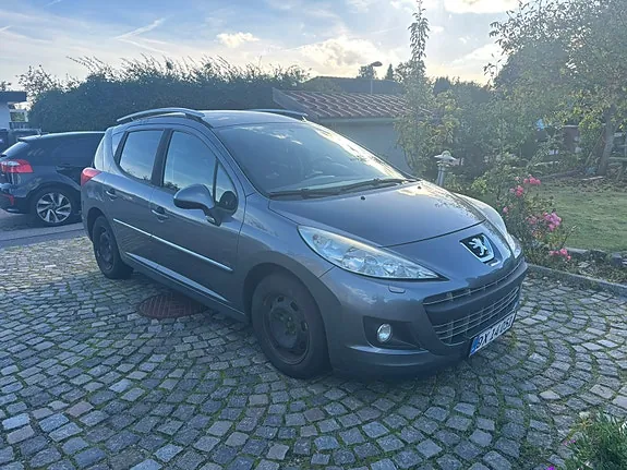 Peugeot 207 2011 photo 3