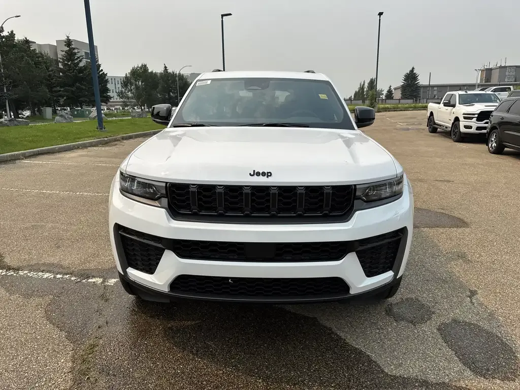 Jeep Grand Cherokee 2026 photo 2