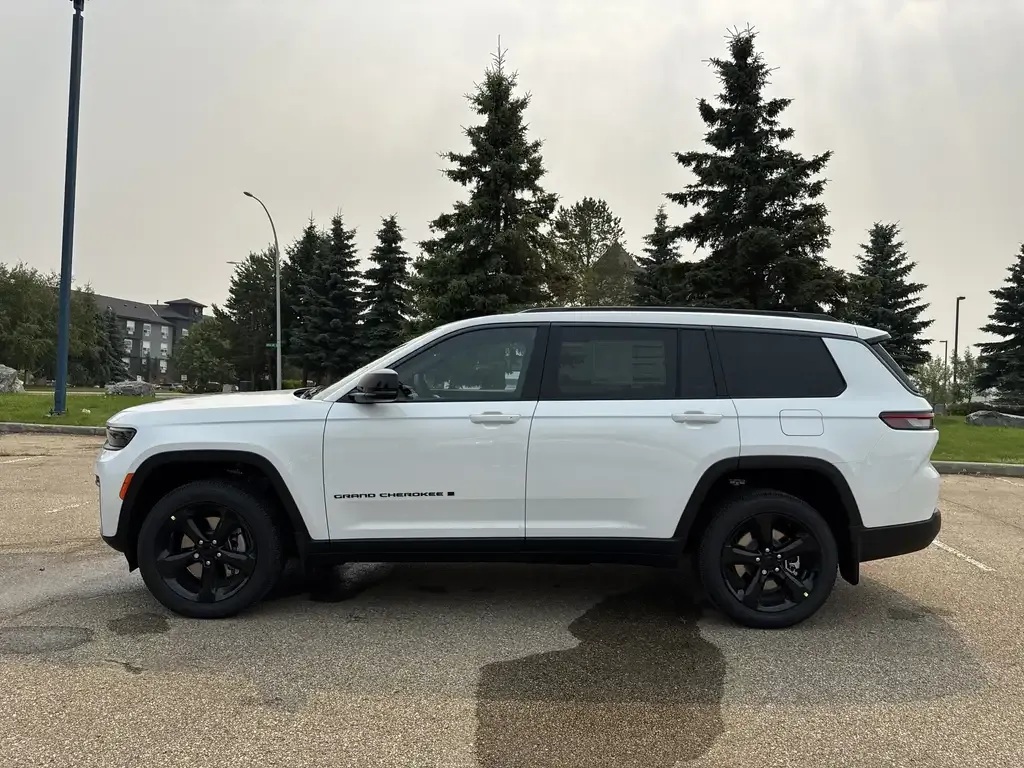 Jeep Grand Cherokee 2026 photo 4