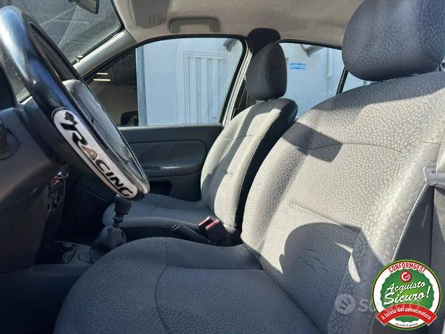 Renault Clio 2010 photo 5