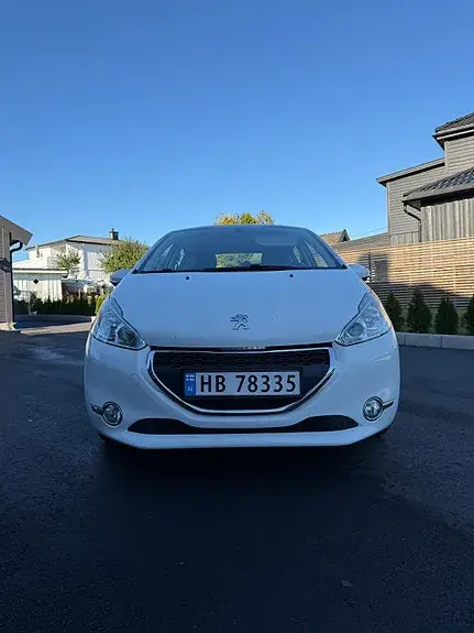 Peugeot 208 2014 photo 3