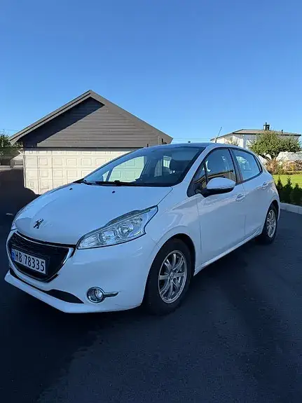 Peugeot 208 2014 photo 2
