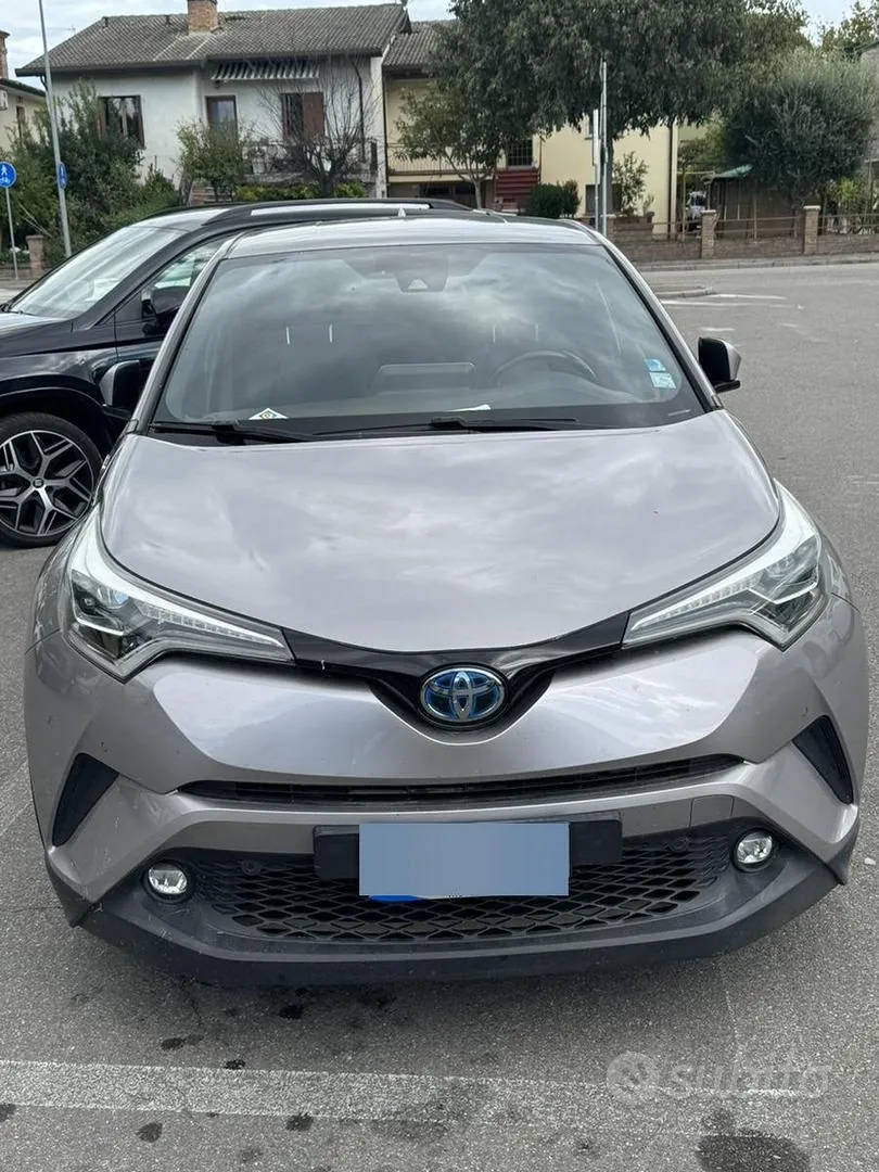 Toyota C-Hr 2018 photo 2