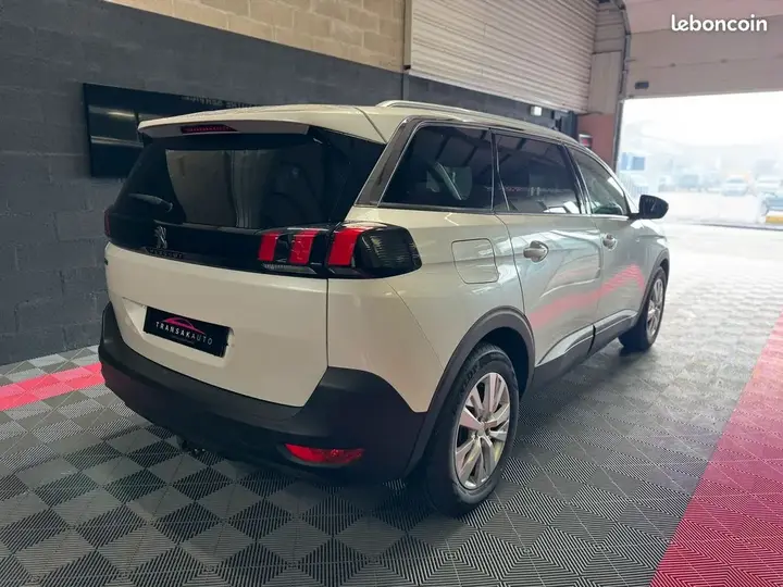 Peugeot 5008 2017 photo 2