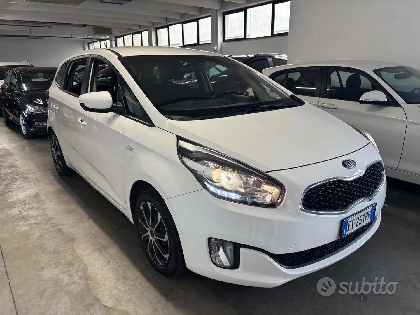 Kia Carens 2014 photo 3