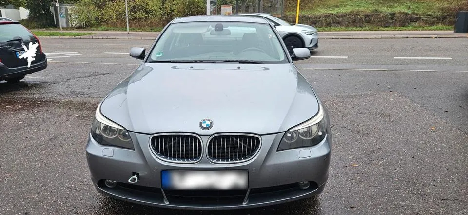 BMW 523I