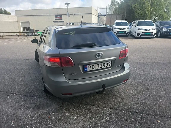 Toyota Avensis 2010 photo 5