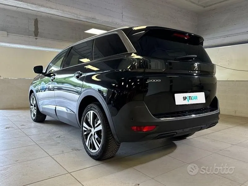 Peugeot 5008 2022 photo 3