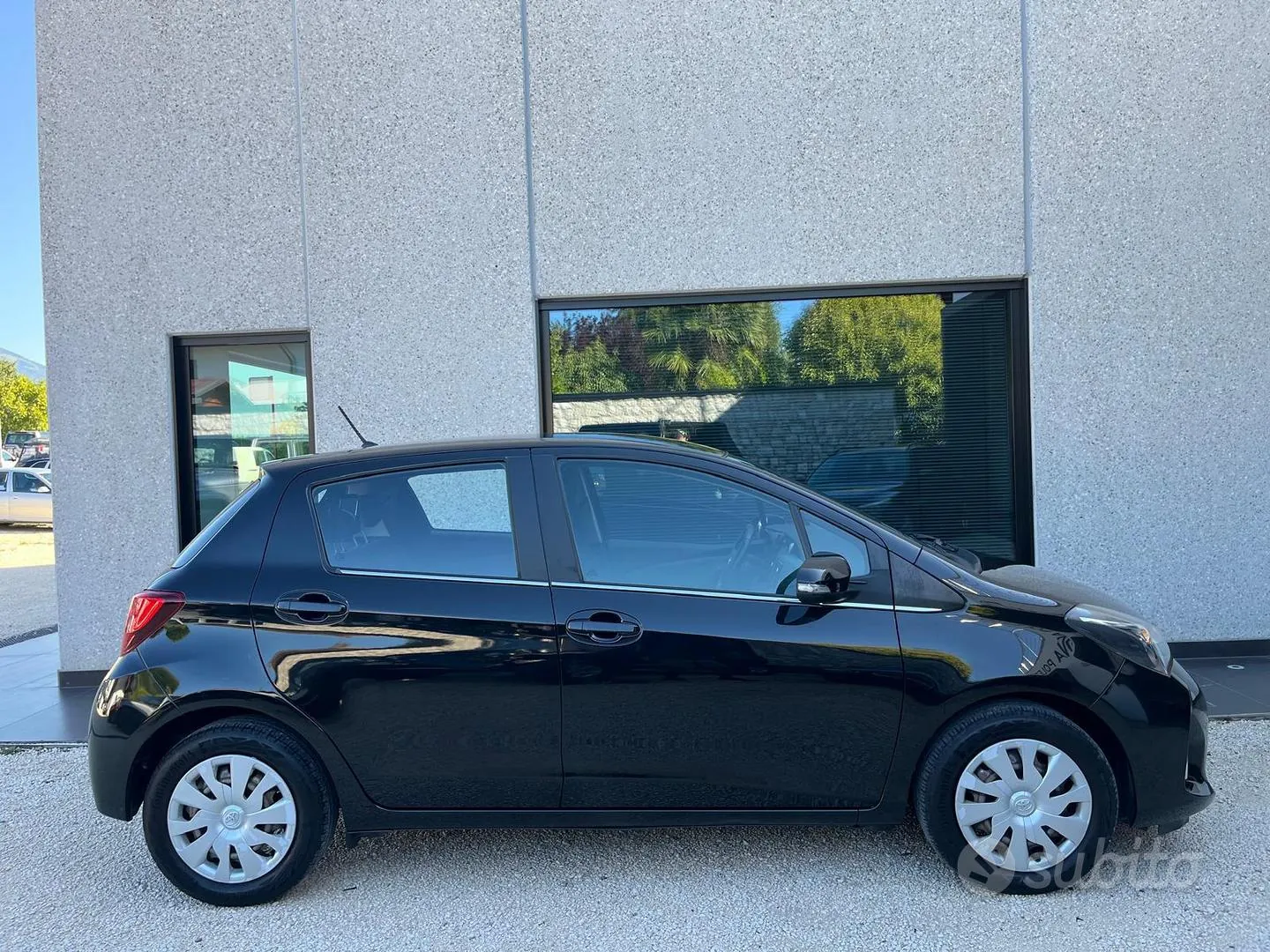 Toyota Yaris 2015 photo 4