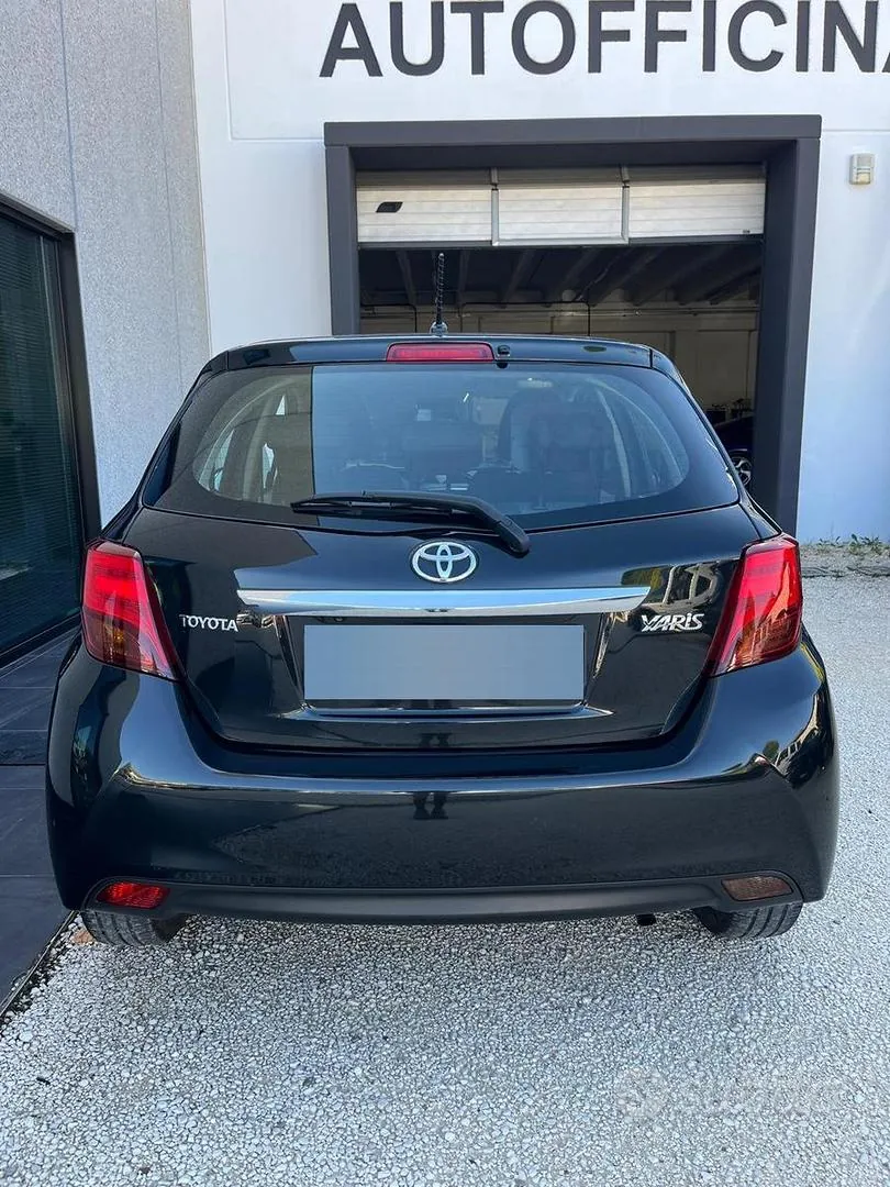 Toyota Yaris 2015 photo 3