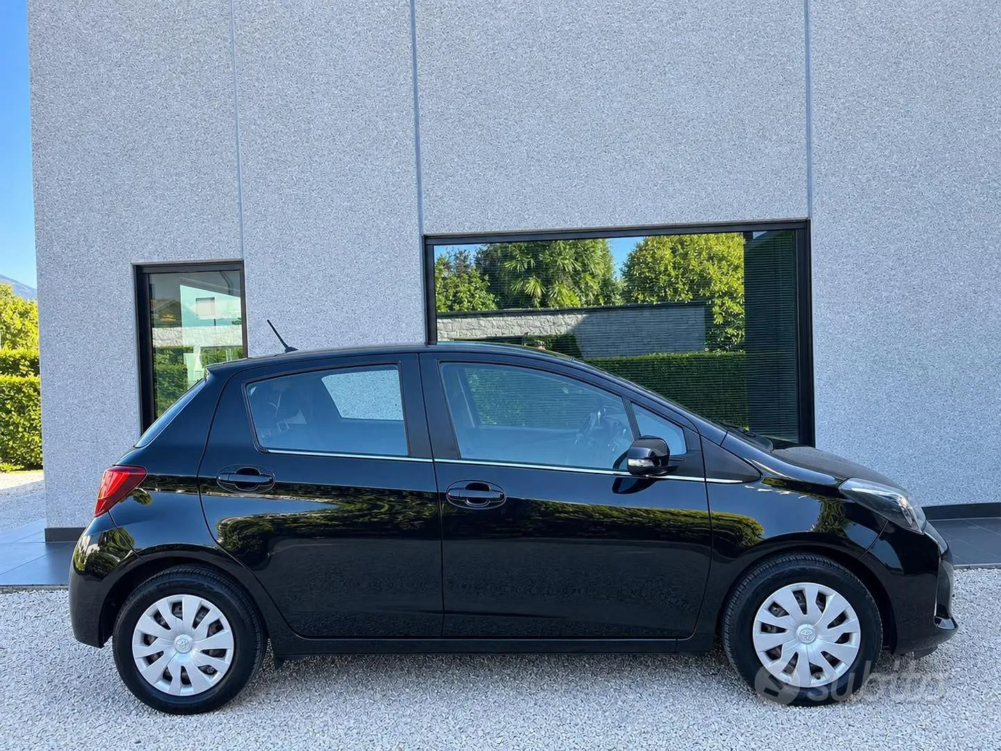 Toyota Yaris 2015 photo 2