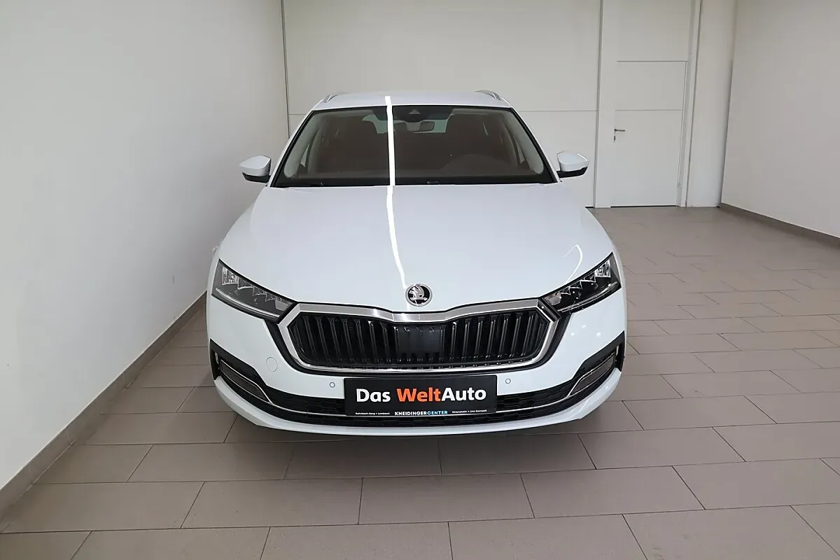 Skoda Octavia 2024 photo 2