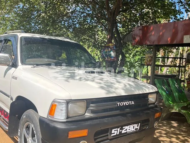 Toyota Hilux 1990 photo 5