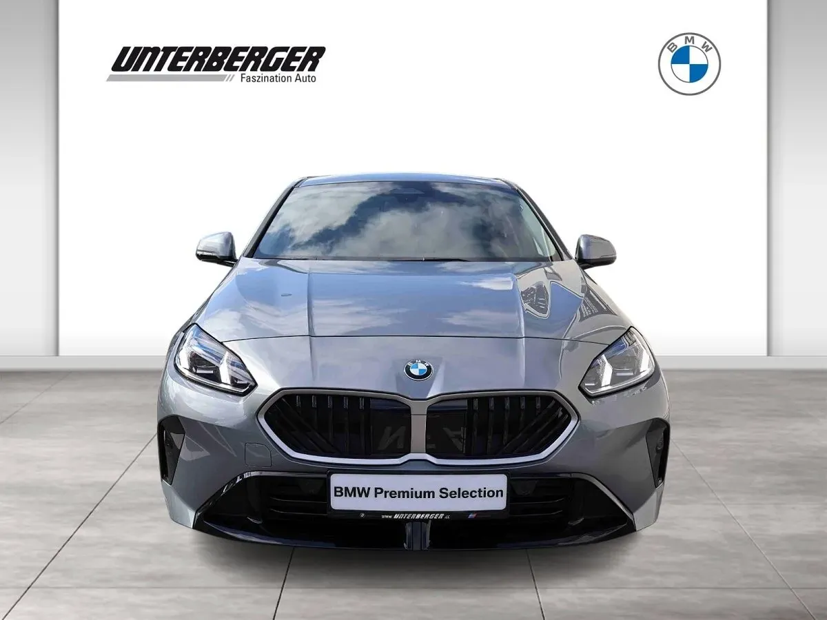 BMW 1 Series photo 2