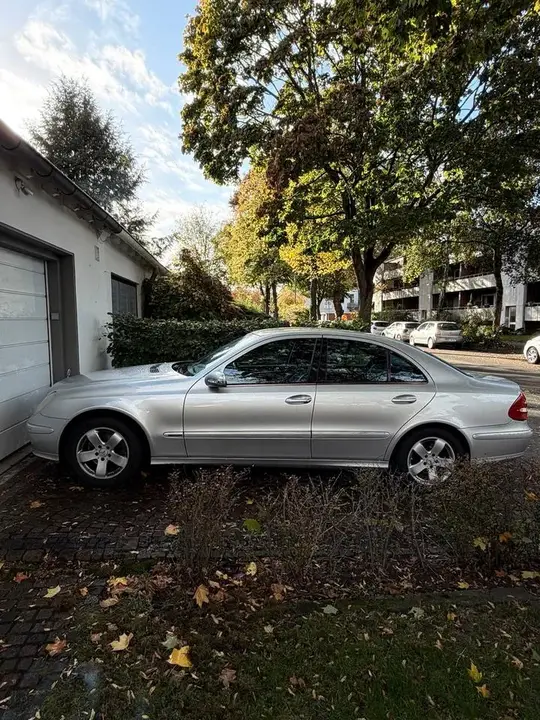 Mercedes-Benz E200