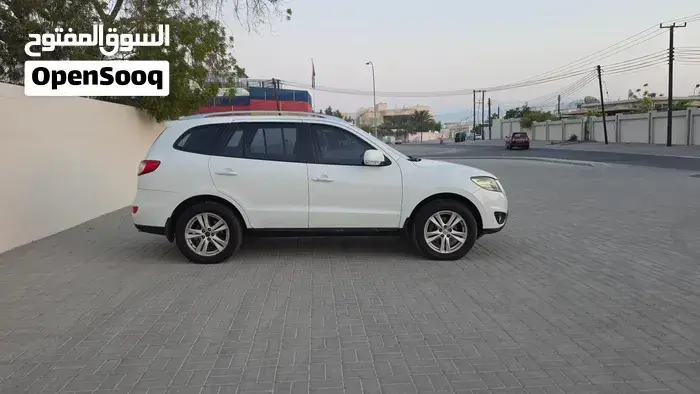Hyundai Santa Fe 2011 photo 2