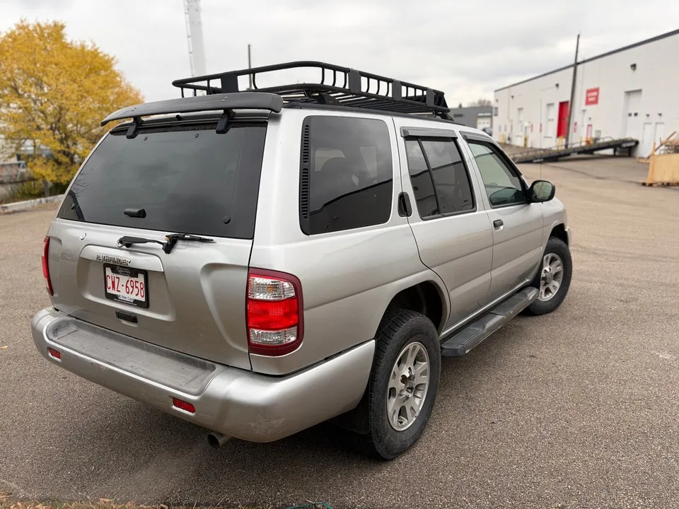Nissan Pathfinder 2002 photo 2