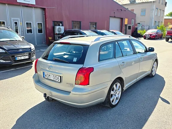 Toyota Avensis 2004 photo 5