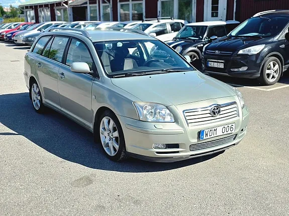 Toyota Avensis 2004 photo 2