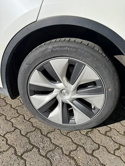 Tesla Model Y 2022 photo 3
