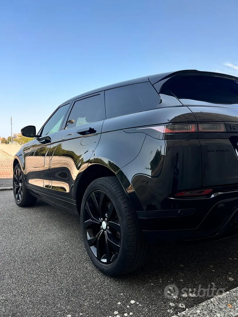 Land Rover Range Rover Evoque 2023 photo 2