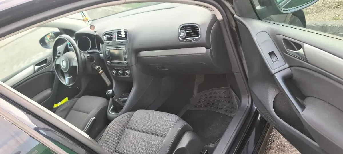 Volkswagen Golf 2010 photo 2