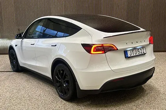 Tesla Model Y 2024 photo 3