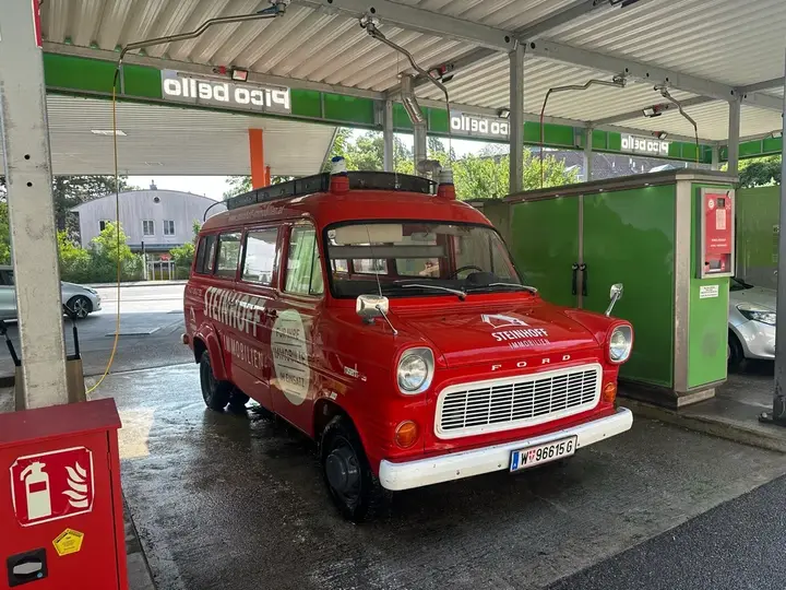 Ford Transit 1973 photo 2