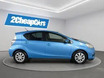 Toyota Aqua 2013 photo 5