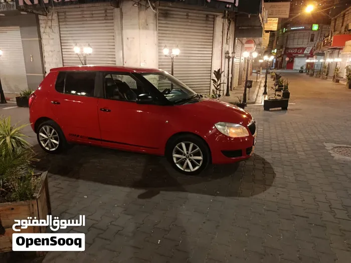 Skoda Fabia 2012 photo 4